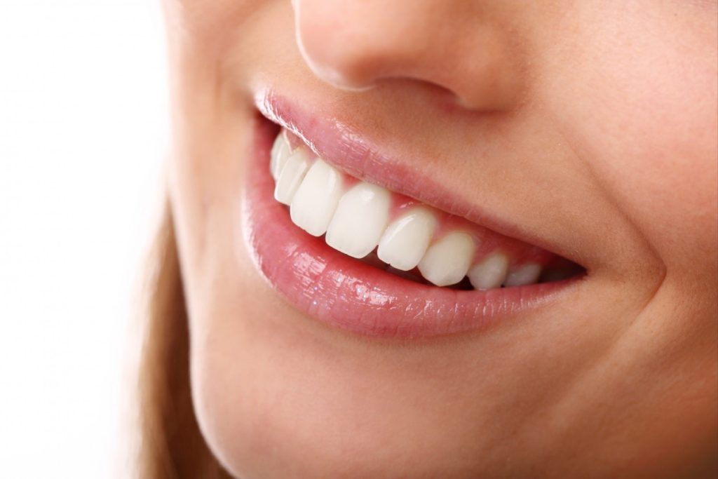 Aclaramiento dental: lo que conviene saber antes de hacerlo